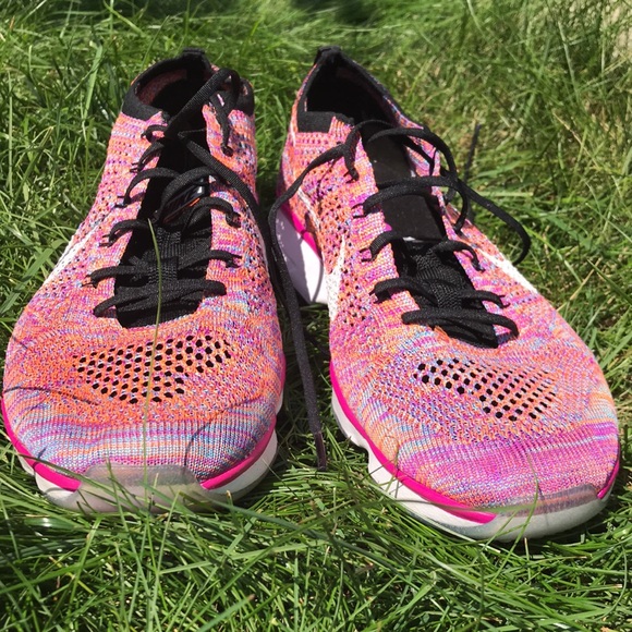 NIKE flyknit shoes, size 10 - Picture 7 of 14